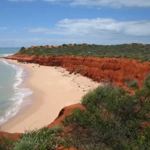Bottle Bay red cliffs overlooking turquoise waters – a must-see location and one of the best things to do in Shark Bay